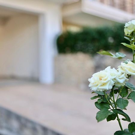 Μικρό Διαμέρισμα Της Αγγελικής Με Αυλή Και Parking Kalamata Exterior foto
